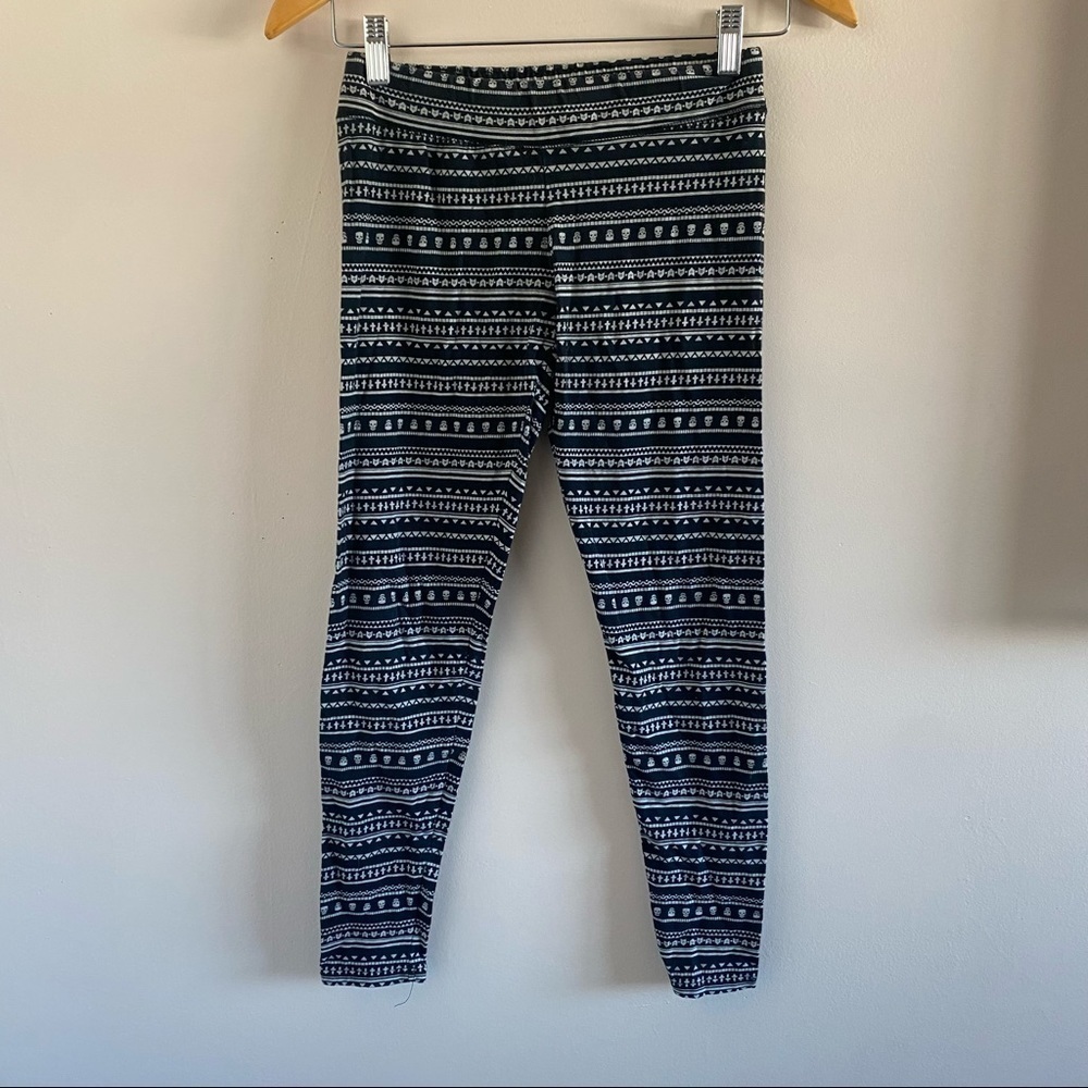 Garage Black & White Skull Pattern Leggings – Size Small